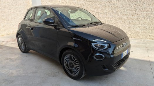 Fiat 500 Elettrica 500e 42 kWh Icon a 22.000 € - Immagine 1