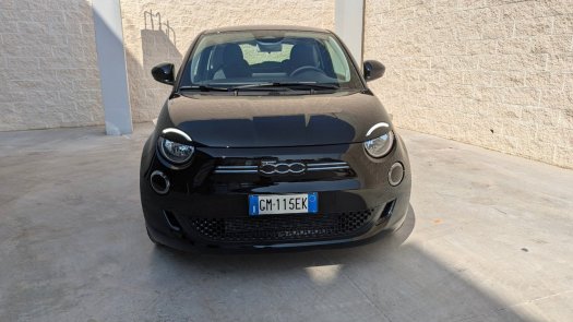 Auto Fiat 500 Elettrica 500e 42 kWh Icon aziendale in vendita presso concessionaria Auto 4 a 23.000 € - foto numero 2