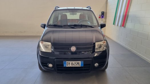 Auto Fiat Panda 12 natural power Climbing usata in vendita presso concessionaria Auto 4 a 5.000 € - foto numero 2