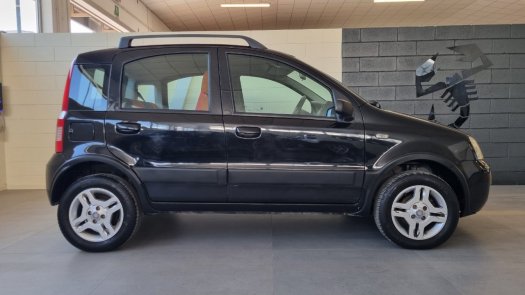 Auto Fiat Panda 12 natural power Climbing usata in vendita presso concessionaria Auto 4 a 5.000 € - foto numero 3