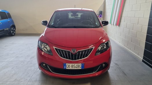 Auto Lancia Y 10 firefly hybrid Gold s&s 70cv usata in vendita presso concessionaria Auto 4 a 14.000 € - foto numero 2