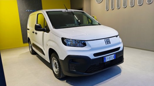 Fiat Professional Doblo Doblo van 15 bluehdi 100cv CH1 a 24.000 € - Immagine 1