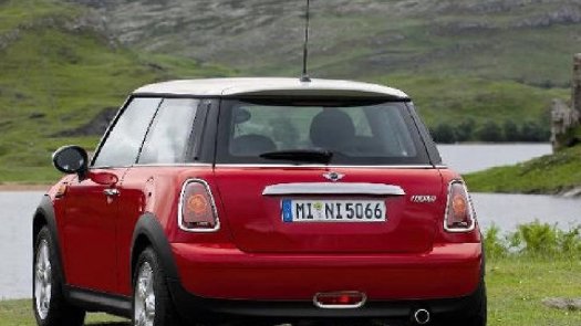 Auto Mini 16 Cooper D usata in vendita presso concessionaria Auto 4 a 6.000 € - foto numero 2