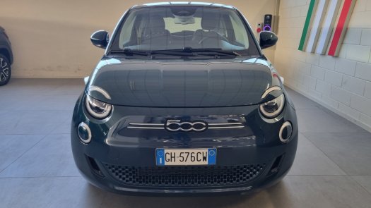 Auto Fiat 500 Elettrica 500e 3+1 42 kWh La Prima usata in vendita presso concessionaria Auto 4 a 18.000 &euro; - foto numero 2