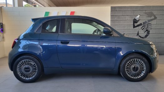 Auto Fiat 500 Elettrica 500e 3+1 42 kWh La Prima usata in vendita presso concessionaria Auto 4 a 18.000 &euro; - foto numero 3