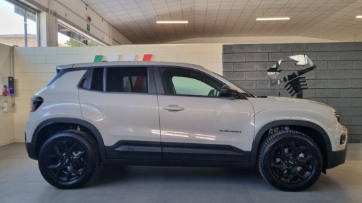 Auto Jeep Avenger 12 turbo e-hybrid mhev Upland 4xe 145cv edct6 usata in vendita presso concessionaria Auto 4 a 28.000 &euro; - foto numero 3
