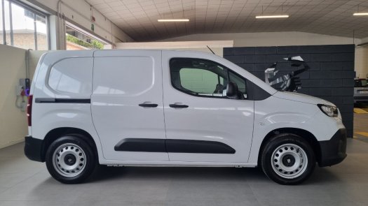 Auto Fiat Professional Doblo ' SERIE 3 VAN CH1 15 km 0 in vendita presso concessionaria Auto 4 a 23.500 &euro; - foto numero 3